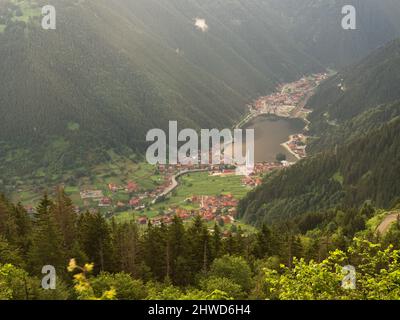Uzungol est le lac le plus célèbre de Turquie. Merveilles naturelles à visiter pour le voyage en Turquie. Banque D'Images