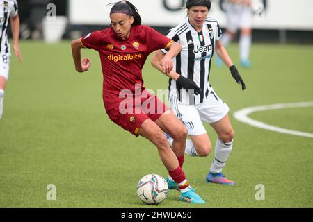 Andressa Alves Da Silva d'AS Roma pendant le championnat italien féminin, Serie A Timvision match de football entre Juventus FC et AS Roma le 5 mars 2022 au centre d'entraînement de Juventus à Vinovo, Italie - photo Nderim Kacili / DPPI Banque D'Images