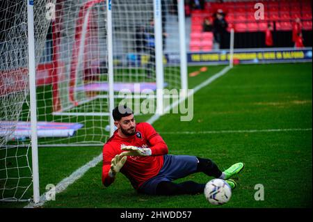 SALFORD, ROYAUME-UNI. 5th MARS Tom King de Salford City FC se réchauffe lors du match Sky Bet League 2 entre Salford City et Forest Green Rovers à Moor Lane, Salford, le samedi 5th mars 2022. (Credit: Ian Charles | MI News) Credit: MI News & Sport /Alay Live News Banque D'Images