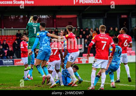 SALFORD, ROYAUME-UNI. 5th MARS Tom King fait des économies lors du match Sky Bet League 2 entre Salford City et Forest Green Rovers à Moor Lane, Salford, le samedi 5th mars 2022. (Credit: Ian Charles | MI News) Credit: MI News & Sport /Alay Live News Banque D'Images