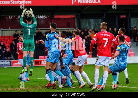 SALFORD, ROYAUME-UNI. 5th MARS Tom King fait des économies lors du match Sky Bet League 2 entre Salford City et Forest Green Rovers à Moor Lane, Salford, le samedi 5th mars 2022. (Credit: Ian Charles | MI News) Credit: MI News & Sport /Alay Live News Banque D'Images