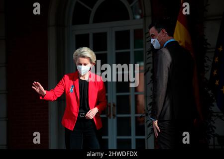 Madrid, espagnol. 05th mars 2022. Madrid Espagne; 05.03.2022.- le président espagnol Pedro Sánchez reçoit le président de la Commission européenne, Ursula von der Leyen, au complexe de la Moncloa, siège du gouvernement du Royaume d'Espagne crédit: Juan Carlos Rojas/dpa/Alay Live News Banque D'Images