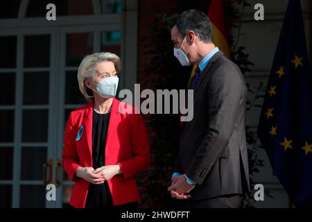 Madrid, espagnol. 05th mars 2022. Madrid Espagne; 05.03.2022.- le président espagnol Pedro Sánchez reçoit le président de la Commission européenne, Ursula von der Leyen, au complexe de la Moncloa, siège du gouvernement du Royaume d'Espagne crédit: Juan Carlos Rojas/dpa/Alay Live News Banque D'Images