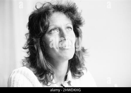 Germaine Greer, auteure et chargée de cours, à l'Université de Warwick, a écrit un livre qui sera publié prochainement, intitulé The Female eunuch. Notre photo la montre chez elle à Kensington, Londres, 18th août 1970. Banque D'Images