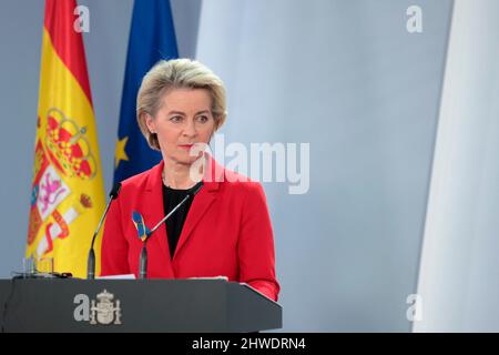 Madrid, espagnol. 05th mars 2022. Madrid Espagne; 05.03.2022.- le président espagnol Pedro Sánchez reçoit le président de la Commission européenne, Ursula von der Leyen, au complexe de la Moncloa, siège du gouvernement du Royaume d'Espagne crédit: Juan Carlos Rojas/dpa/Alay Live News Banque D'Images