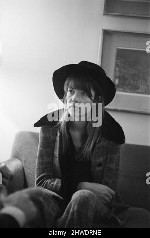 Françoise Hardy, chanteuse française, photographiée au Royaume-Uni, vendredi 26th septembre 1969. Banque D'Images