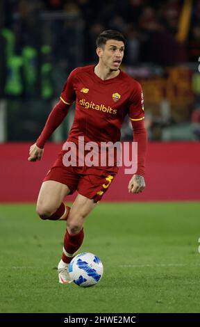 Rome, Italie. 5th mars 2022 ; Stadio Olimpico, Rome, Italie ; Serie A football, COMME Roma contre Atalanta; Roger Ibanez da Silva d'AS Roma crédit: Action plus Sports Images/Alamy Live News Banque D'Images