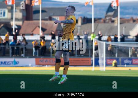 Newport, Royaume-Uni. 05th mars 2022. James Waite, du comté de Newport, fête ses célébrations après avoir atteint le but 1st de ses équipes. EFL football League Two Match, Newport County v Bristol Rovers au Rodney Parade de Newport, pays de Galles, le samedi 5th mars 2022. Cette image ne peut être utilisée qu'à des fins éditoriales. Utilisation éditoriale uniquement, licence requise pour une utilisation commerciale. photo par crédit : Andrew Orchard sports Photography/Alay Live News Banque D'Images