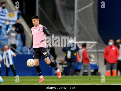 Barcelone,Espagne.5 mars,2022. Wu Lei (7) du RCD Espanyol se réchauffe avant le match espagnol de la Liga entre le RCD Espanyol et Getafe CF au stade RCDE. Crédit : rosdemora/Alay Live News Banque D'Images