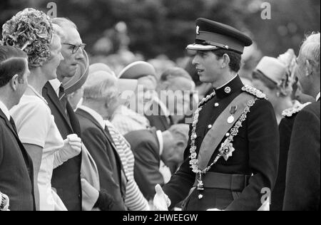 Le Prince Charles en route pour la cérémonie de son investiture en tant que prince de Galles au château de Caernarfon, Gwynedd, pays de Galles, 1st juillet 1969. Banque D'Images