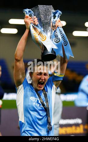 WIMBLEDON, Royaume-Uni, MARS 05 : Ellen White de Manchester City WFC avec Trophée lors de la finale 2022 de la coupe continentale des femmes de la Ligue des pneus de la FA Banque D'Images