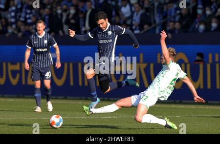 Bochum, Allemagne. 05th mars 2022. Firo : 05.03.2022, Fuvuball, 1st Bundesliga, saison 2021/2022, VfL Bochum - SpVgg Greuther Fvºrth 2: 1 Gerrit HOLTMANN, Bochum Left versus GRIESBECK/dpa/Alay Live News Banque D'Images