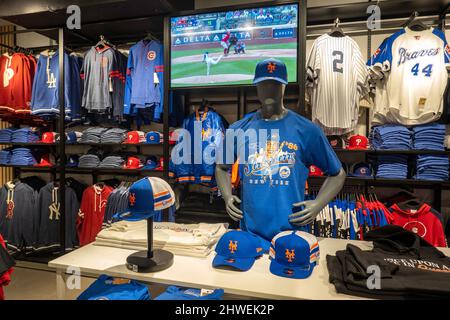 Magasin phare de la Major League Baseball au Rockefeller Center, New York City, États-Unis Banque D'Images