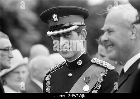 Le Prince Charles en route pour la cérémonie de son investiture en tant que prince de Galles au château de Caernarfon, Gwynedd, pays de Galles, 1st juillet 1969. Banque D'Images