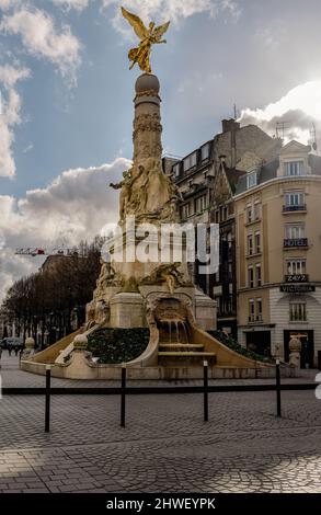 REIMS, FRANCE - 11th FÉVRIER 2022 : Fontaine sous, place Drouet d'Erlon, Reims, Grand est, France Banque D'Images