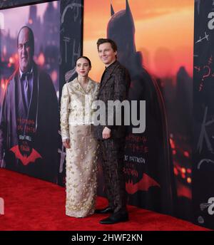 01 mars 2022 - New York, New York - Zoe Kazan et Paul Dano. Â€œThe Batman â€ première mondiale tenue Ã Josie Robertson Plaza, Lincoln Centre. (Image de crédit : © J. Lingo/AdMedia via ZUMA Press Wire) Banque D'Images