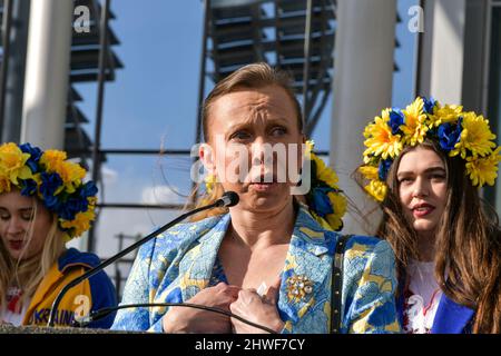 Las Vegas, Nevada, États-Unis. 5th mars 2022. Oksana Baiul s'exprimant au Rallye for Peace en Ukraine à l'hôtel de ville de Las Vegas, Nevada, le 05 mars 2022. Crédit : Dee CEE carter/Media Punch/Alay Live News Banque D'Images