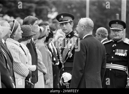 Le Prince Charles en route pour la cérémonie de son investiture en tant que prince de Galles au château de Caernarfon, Gwynedd, pays de Galles, 1st juillet 1969. Banque D'Images