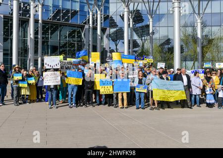 Las Vegas, NV - : la communauté ukrainienne se réunit au rassemblement pour la paix en Ukraine à l'hôtel de ville de Las Vegas, Nevada, le 05 mars 2022. Crédit : DeeCee carter/MediaPunch Banque D'Images
