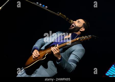 Porto, Portugal. 05th mars 2022. Le chanteur brésilien Gustavo Lima, plus connu pour son style musical de Sertanejo, se produit au SuperBock Arena, à Porto. (Photo de Rita Franca/SOPA Images/Sipa USA) crédit: SIPA USA/Alay Live News Banque D'Images