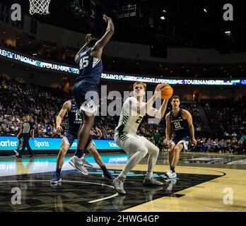 05 2022 mars Las Vegas, NV, États-Unis San Francisco Forward Yauhen Massalski (25) va au panier pendant le match de la NCAA West Coast Conference pour hommes Tournament Quarterfinales de basket-ball entre les dons de San Francisco et les Brigham Young Cougars. À Orleans Arena Las Vegas, NV. Thurman James/CSM Banque D'Images