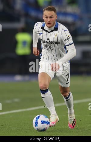 Teun Koopmeiners, milieu de terrain hollandais d'Atalanta, contrôle le ballon lors du match de football de Serie A entre AS Roma et Atalanta au stade Olimpico Rome, centre de l'Italie, le 05 mars 2022. Banque D'Images