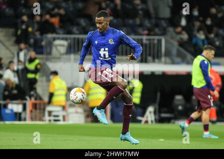 Alexander Isak de Real Sociedad se réchauffe pendant le championnat d'Espagne la Ligue football match entre Real Madrid et Real Sociedad le 5 mars 2022 au stade Santiago Bernabeu à Madrid, Espagne - photo: IrH/DPPI/LiveMedia Banque D'Images