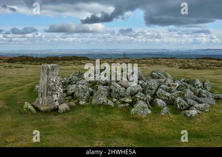 Trig point sur Hergest Ridge, Kington, Herefordshire Banque D'Images