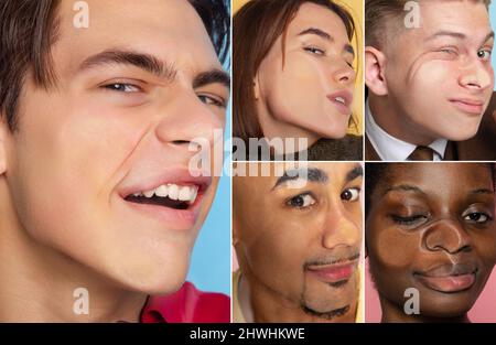 Ensemble de visages de jeunes filles et de garçons écrasés sur du verre isolé sur fond coloré. Distorsion des faits, réalité Banque D'Images