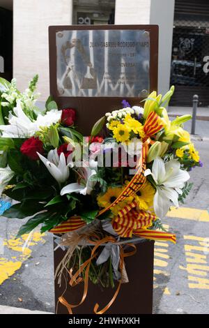 Tarragone, Espagne, mars 6th 2022:: L'assassinat de Juan Gabriel Rodrigo Knafo a été commémoré aujourd'hui avec la pose d'une offrande florale sur le monolithe qui commémore le site où il a été assassiné en 1976 crédit: Christian Creixell/Alay Live News Banque D'Images