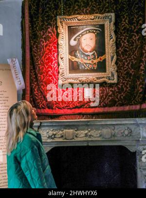 Kent Edenbridge, Royaume-Uni 06 mars 2022 le château de Hever « devenir Anne », commémorant le 500th anniversaire de l'arrivée capitale d'Anne Boleyn à la Cour d'Henry VIII avec la nouvelle exposition « devenir Anne ». Explorera les facteurs qui ont façonné le caractère d'Anne et l'ascension de la famille Boleyn. Les visiteurs pourront également en savoir plus sur ses premières années et sur ce qui l'a fait devenir la femme qui a si bien attiré l'œil d'Henry VIII lors de son retour en Angleterre depuis l'ouverture du 4 mars. Paul Quezada-Neiman/Alamy Live News Banque D'Images