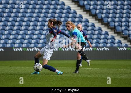 West Bromwich, Royaume-Uni. 06th mars 2022. Amy Sims (2 Derby County) a un tir à but dans le match WNL entre West Bromwich Albion et Derby County aux Hawthorns. Gareth Evans/SPP crédit: SPP Sport presse photo. /Alamy Live News Banque D'Images