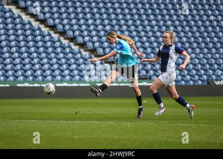 West Bromwich, Royaume-Uni. 06th mars 2022. Jess Camwell (9 Comté de Derby) a un tir à but dans le match WNL entre West Bromwich Albion et Derby County aux Hawthorns. Gareth Evans/SPP crédit: SPP Sport presse photo. /Alamy Live News Banque D'Images