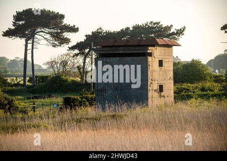 Placement des armes à feu et tour de surveillance à East Lane, Bawdsey, Suffolk Banque D'Images