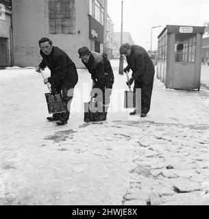 Chaussées glacées à Middlesbrough. 1971. Banque D'Images