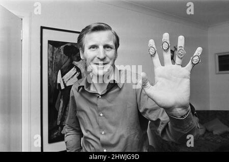 Il s'agit de presque une poignée de médailles des vainqueurs de la coupe écossaise pour le skipper celtique Billy McNeill, et il espère terminer ce dernier doigt avec une médaille en aidant à diriger son équipe dans la finale de coupe contre le F.C. Hibernian le 6th mai. 28th avril 1972. Banque D'Images