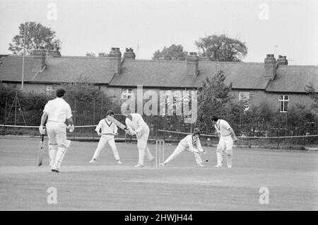 Standard v Alvis, Works League Cricket Match au terrain de cricket standard. Tanners Lane. Tile Hill, Coventry, samedi 1st juillet 1972. Banque D'Images