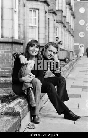 Anthony Hopkins et Diana Rigg. Les deux seront à Macbeth dans la nouvelle production du Théâtre national. Diana Rigg jouera Lady Macbeth et Anthony Hopkins jouera Macbeth, il sera réalisé par Michael Blakemore. 19th septembre 1972. Banque D'Images