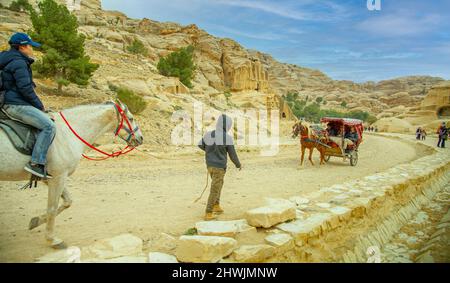 Petra Jordan visité par de nombreux touristes avant la pandémie février 2020 Banque D'Images