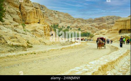 Petra Jordan visité par de nombreux touristes avant la pandémie février 2020 Banque D'Images