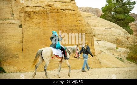 Petra Jordan visité par de nombreux touristes avant la pandémie février 2020 Banque D'Images