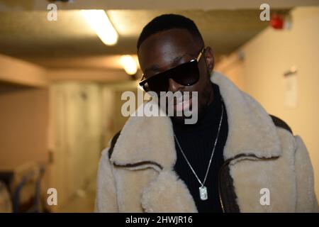 Dadju pose pour un portrait à Paris Banque D'Images