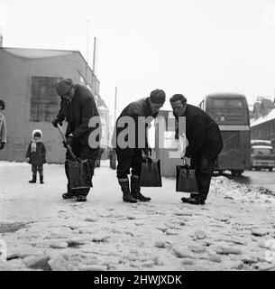 Chaussées glacées à Middlesbrough. 1971. Banque D'Images