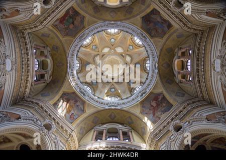 Vue intérieure de la Cupola de l'église royale du Saint-Laurent à Turin, Italie. Banque D'Images