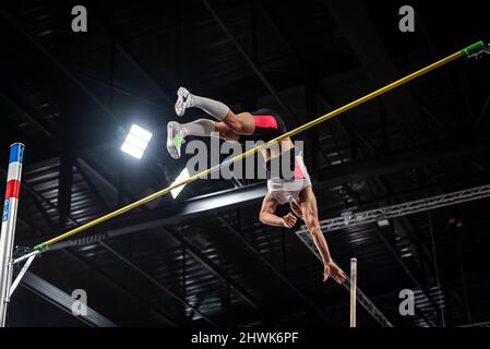 Thibaut Collet de France pendant la tournée élite de la Perche Rouen 2022, Pole Vault événement le 5 mars 2022 à Kindrarena à Rouen, France - photo Ludovic Barbier / DPPI Banque D'Images