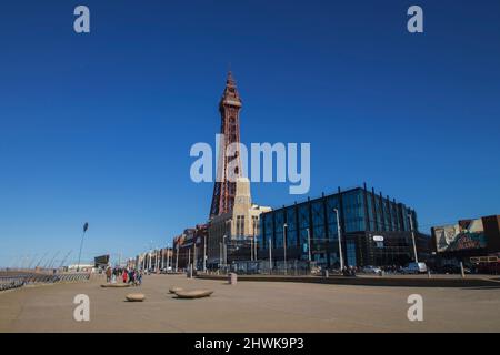 La légendaire Blackpool Tower sur le front de mer à Lancashire, Royaume-Uni Banque D'Images