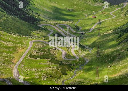 Célèbre paysage routier de Transfagarasan en été, Roumanie Banque D'Images