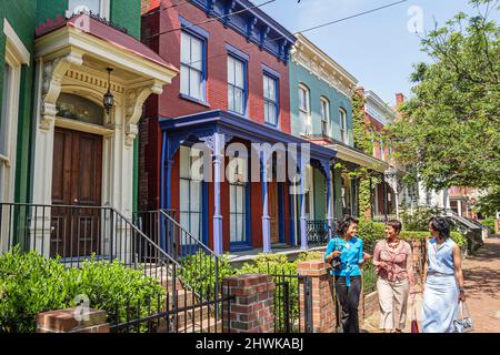 Richmond Virginia,Jackson Ward,East Clay Street,Black African Community historique Black Women Friends résidents Banque D'Images