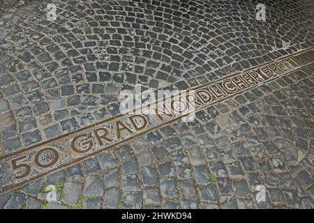 50 degrés de latitude nord à la forteresse de Rüsselsheim, Hesse, Allemagne Banque D'Images