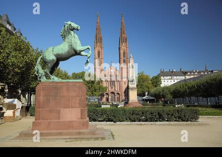 Oraniendenkmal, mémorial de guerre, Nassau Field Artillery Regiment n° 27, Église Saint-Bonifatius, à Luisenplatz à Wiesbaden, Hesse, Allemagne Banque D'Images